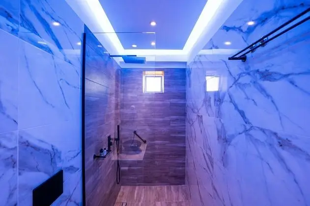 Pool suite