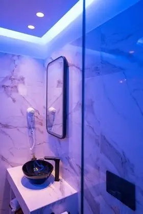 Pool suite