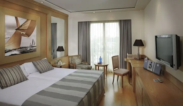 Tek Büyük Yataklı Oda (2 adults and 1 child)