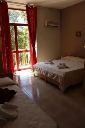 Üç Kişilik Oda