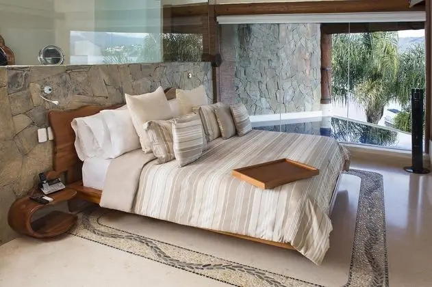 Suit Deluxe King Bed