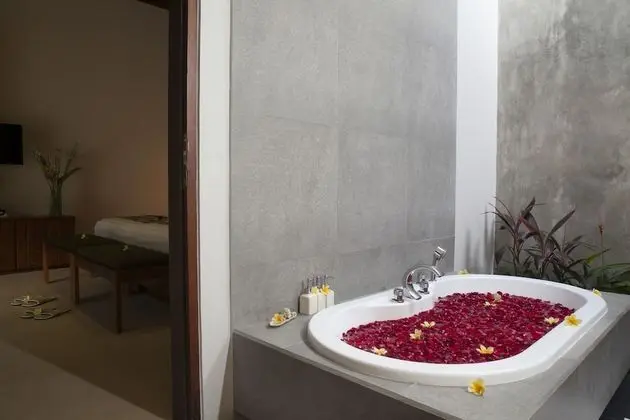 Royal Four Bedroom Pool Villa With Rice Field View