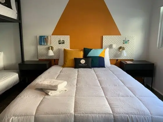 Private Double Room with extra twin beds (Gandúl)