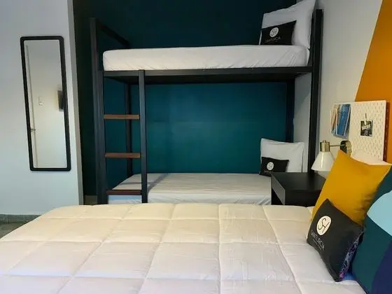 Private Double Room with extra twin beds (Gandúl)