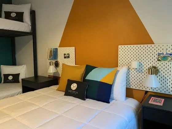 Private Double Room with extra twin beds (Gandúl)