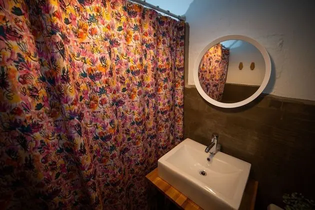 Private Double Room with extra twin beds (Gandúl)