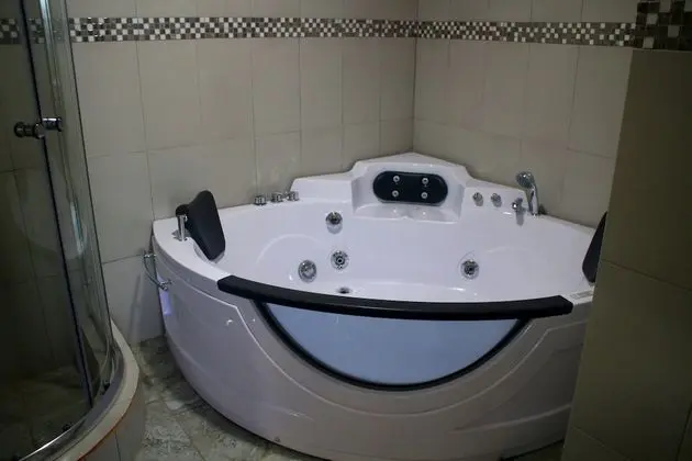 Deluxe Süit, 1 Yatak Odası, Havuz Manzaralı
