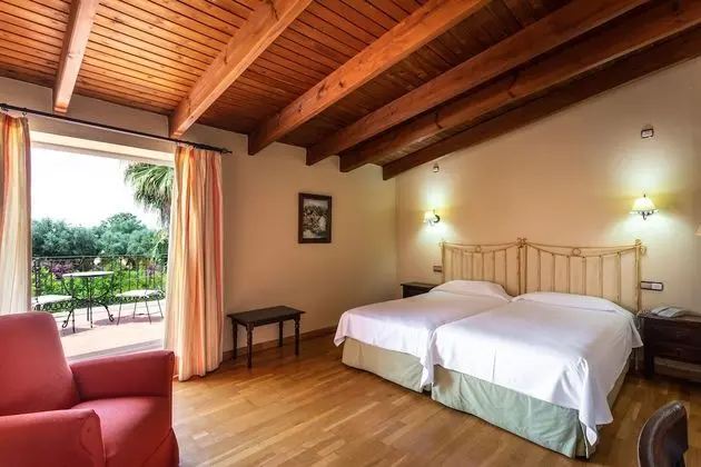Superior Tek Büyük Yataklı Oda, Balkon, Bahçe Manzaralı