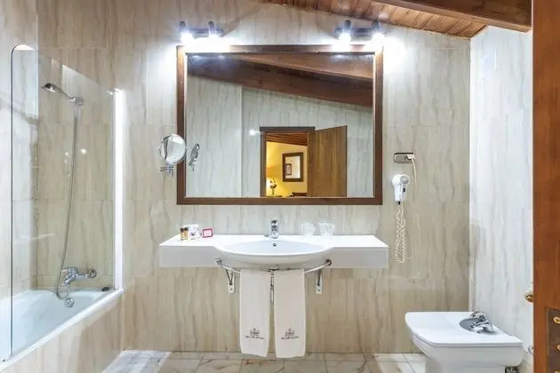Superior Tek Büyük Yataklı Oda, Balkon, Bahçe Manzaralı