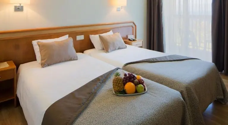 1 Çift Kişilik Veya 2 Tek Kişilik Yatak Sea View