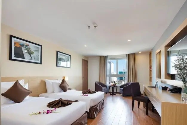Deluxe Tek Büyük veya İki Ayrı Yataklı Oda, Balkon, Şehir Manzaralı