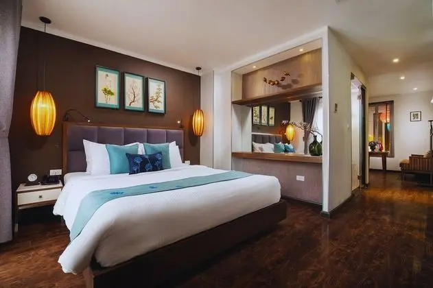 Tek Büyük Yataklı Oda (King Suite Balcony)