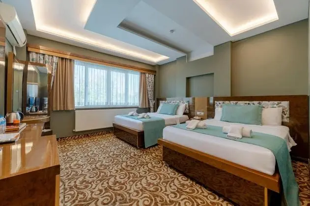 Dört Kişilik Oda, Havuz Manzaralı, Balkonsuz