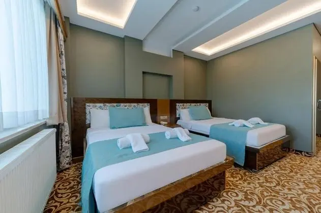 Dört Kişilik Oda, Havuz Manzaralı, Balkonsuz