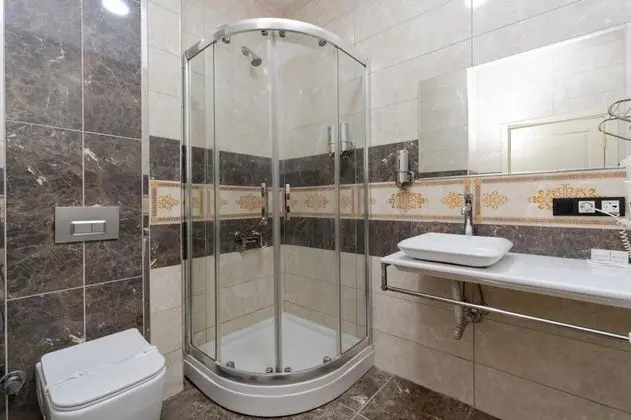 Dört Kişilik Oda, Havuz Manzaralı, Balkonsuz