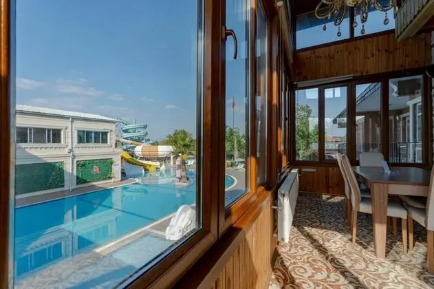Villa, Havuz Manzaralı