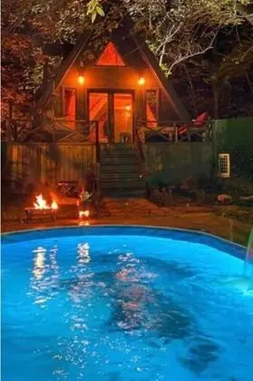 02 Isıtmalı Oval Havuzlu Bungalow Oda