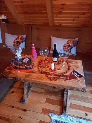 02 Isıtmalı Oval Havuzlu Bungalow Oda