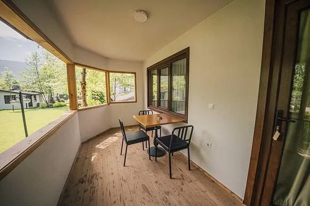 Tek OdTeraslı Bungalow Custom Bungalow, Bahçe Manzaralıalı Bungalow Custom Oda