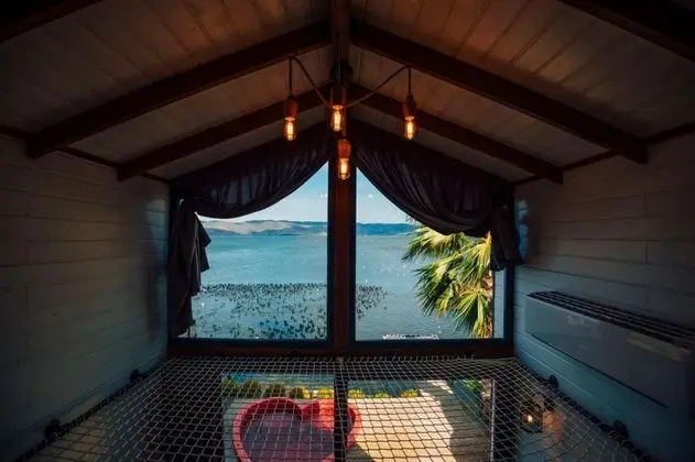 Sunset Love Suit, Göl Manzaralı, Havuzlu