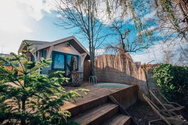 Superior Tiny House, Göl Manzaralı, Özel Havuzlu ve Bahçeli