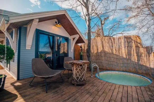 Superior Tiny House, Göl Manzaralı, Özel Havuzlu ve Bahçeli