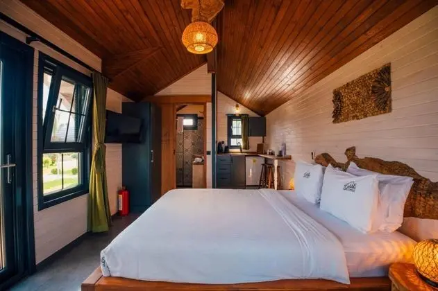 Superior Tiny House, Göl Manzaralı, Özel Havuzlu ve Bahçeli