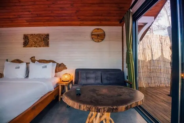Superior Tiny House, Göl Manzaralı, Özel Havuzlu ve Bahçeli