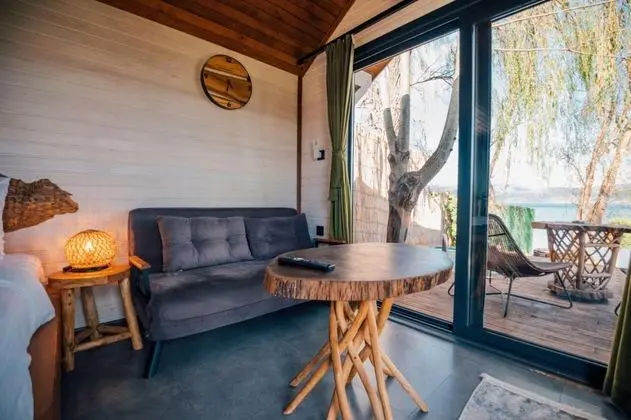 Superior Tiny House, Göl Manzaralı, Özel Havuzlu ve Bahçeli