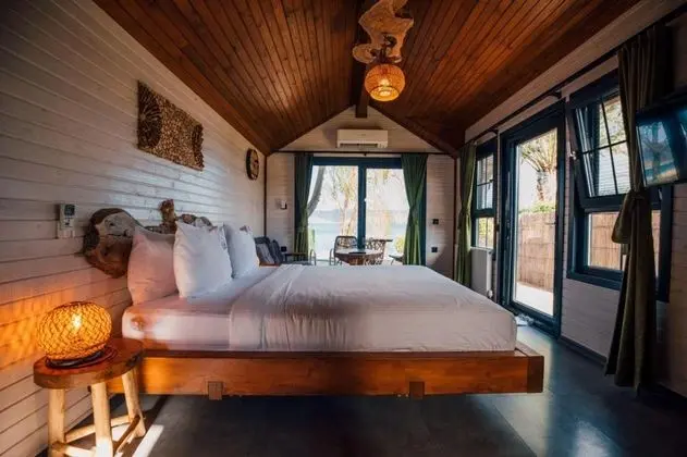 Superior Tiny House, Göl Manzaralı, Özel Havuzlu ve Bahçeli