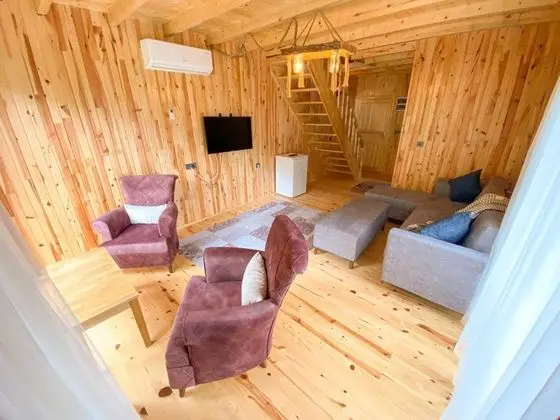 Dubleks Jakuzili Şömineli Bungalov