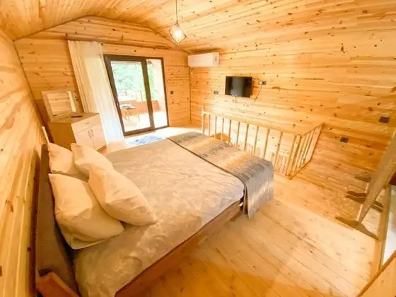 Dubleks Jakuzili Şömineli Bungalov