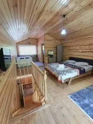 Dubleks Jakuzili Şömineli Bungalov