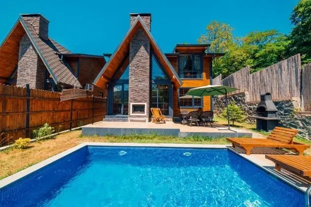 Jakuzili Bungalow , Havuz Manzaralı, Isıtmalı Özel Havuzlu