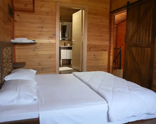 Suite Bungalow, Göl Manzaralı, Özel Havuzlu ve Bahçeli
