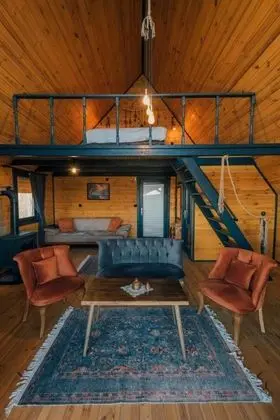 Üçgen Bungalow, Göl Manzaralı, Özel Havuzlu ve Bahçeli