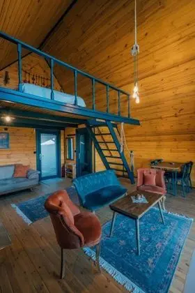 Üçgen Bungalow, Göl Manzaralı, Özel Havuzlu ve Bahçeli
