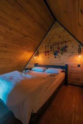 Üçgen Bungalow, Göl Manzaralı, Özel Havuzlu ve Bahçeli