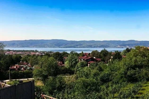 Üçgen Bungalow, Göl Manzaralı, Özel Havuzlu ve Bahçeli