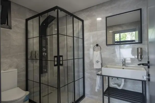 Deluxe Jakuzili Suite, Havuz ve Bahçe Manzaralı, Isıtmalı Özel Havuzlu