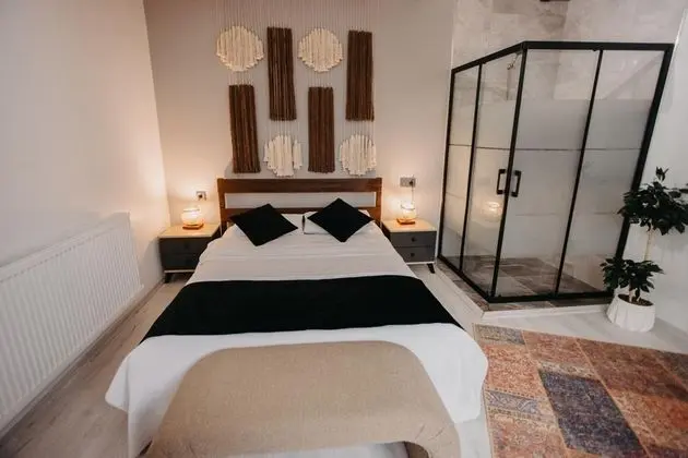 Suite - İki Yatak Odalı, Havuz Manzaralı, Isıtmalı Özel Havuzlu