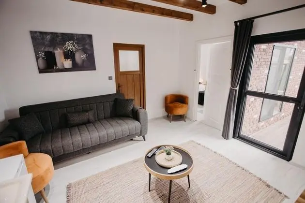 Suite - İki Yatak Odalı, Havuz Manzaralı, Isıtmalı Özel Havuzlu