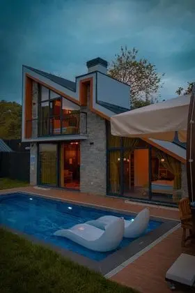 Jakuzili Şömineli Bungalow,Dağ Manzaralı,Isıtmalı Özel Havuzlu