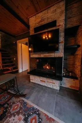 Jakuzili Şömineli Bungalow,Dağ Manzaralı,Isıtmalı Özel Havuzlu