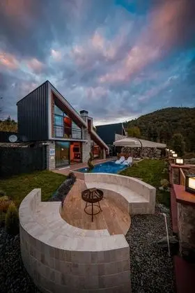Jakuzili Şömineli Bungalow,Dağ Manzaralı,Isıtmalı Özel Havuzlu