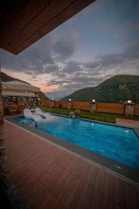 Jakuzili Şömineli Bungalow,Dağ Manzaralı,Isıtmalı Özel Havuzlu