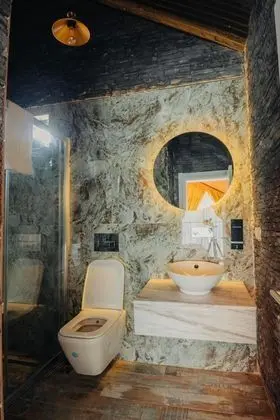 Jakuzili Şömineli Bungalow,Dağ Manzaralı,Isıtmalı Özel Havuzlu