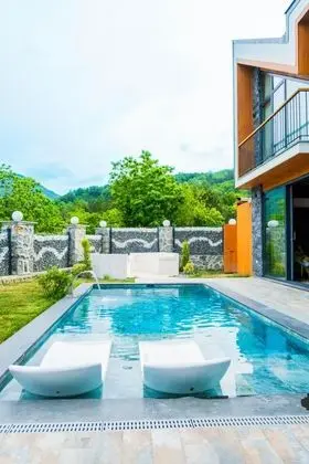 Jakuzili Şömineli Bungalow,Dağ Manzaralı,Isıtmalı Özel Havuzlu