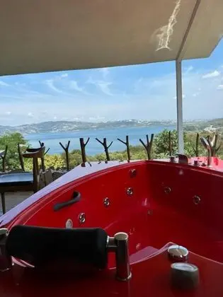 Deluxe Jakuzili Suite, Göl Manzaralı, Jakuzili ve Balkonlu