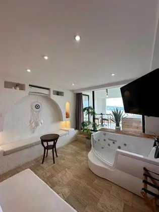 Deluxe Jakuzili Suite, Göl Manzaralı, Jakuzili ve Balkonlu